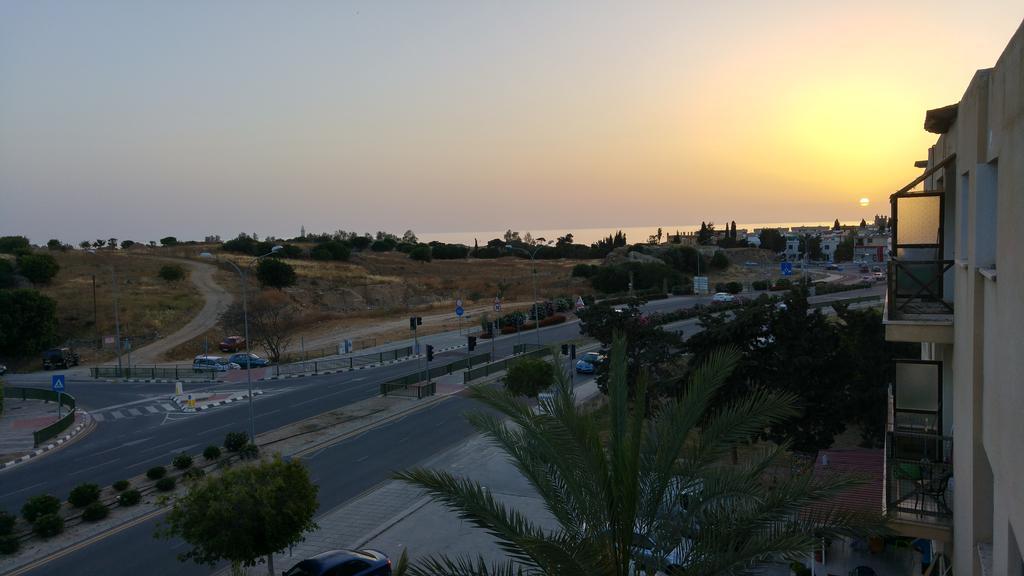 Adonis Apartment Paphos Esterno foto